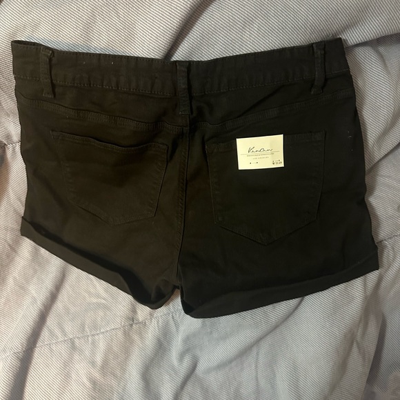 Shorts - Picture 4 of 6